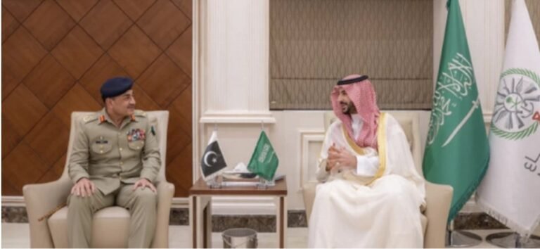 ইরানি হামলা মোকাবিলায় সৌদি প্রতিরক্ষামন্ত্রী-পাকিস্তান সেনাপ্রধানের জরুরি বৈঠক