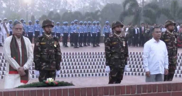 স্মৃতিসৌধে বীর শহীদদের প্রতি রাষ্ট্রপতি ও প্রধানমন্ত্রীর শ্রদ্ধা