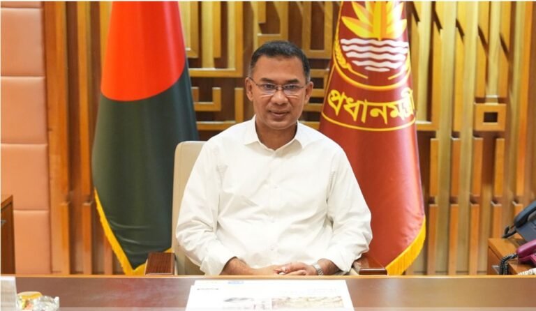 ঈদের ছুটিতেও বাসভবন থেকে দাপ্তরিক কাজে সক্রিয় প্রধানমন্ত্রী