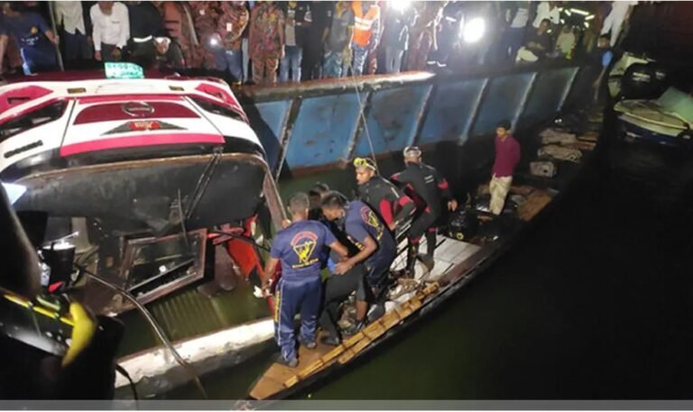 পদ্মায় বাসডুবিতে নিহত বেড়ে ২৩, পরিচয় শনাক্ত