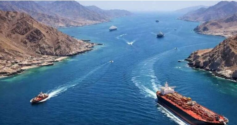 হরমুজ প্রণালিতে টোল আরোপ পরিকল্পনায় অনুমোদন দিলো ইরান