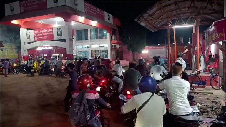 যানবাহনে তেল নেওয়ার সীমা বেঁধে দিল বিপিসি