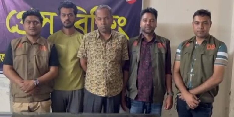 যশোরে অস্ত্রসহ ইলেক্ট্রনিক্স ব্যবসায়ী আটকের ঘটনায় আরও দুইজন আটক