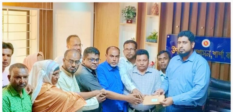 যশোর শার্শায় পিআইও রঞ্জুর বিরুদ্ধে দূর্নীতির অভিযোগ, অপসারণ দাবিতে মানববন্ধন-বিক্ষোভ ও স্মারকলিপি প্রদান