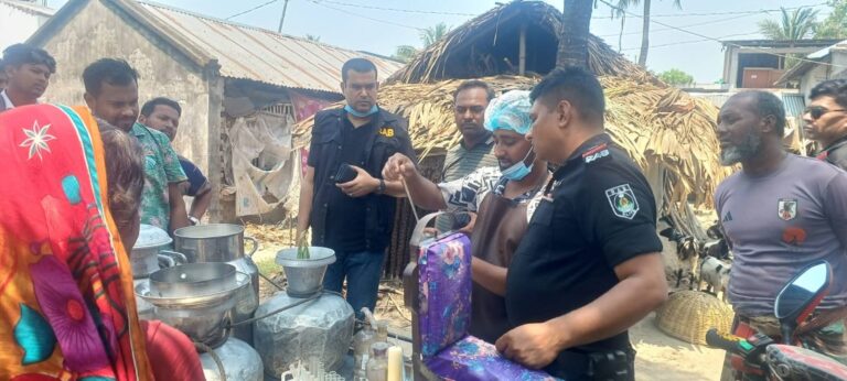 কেশবপুরে ভেজাল দুধ তৈরির কারখানায় অভিযান, দুইজনকে জরিমানা