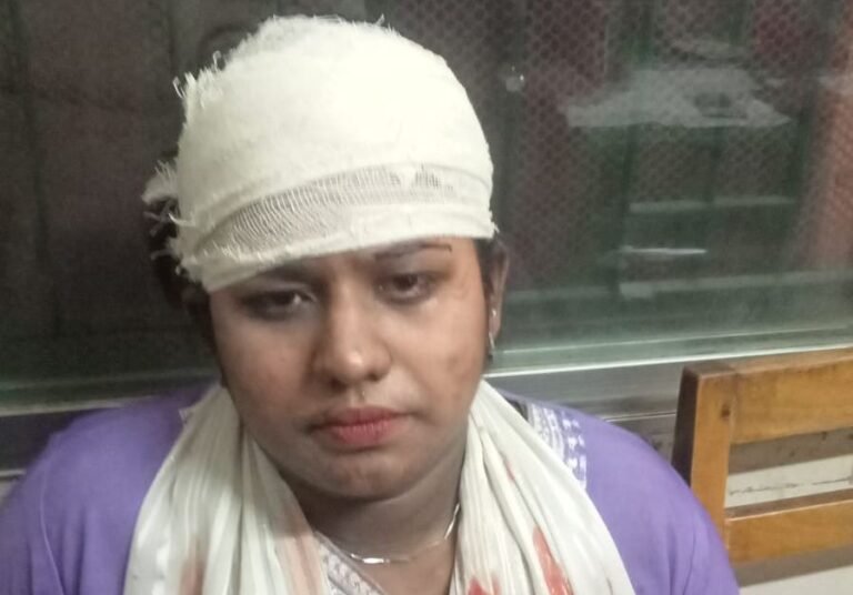 যশোরে ছুরিকাঘাতে তরুণী আহত, হাসপাতালে ভর্তি