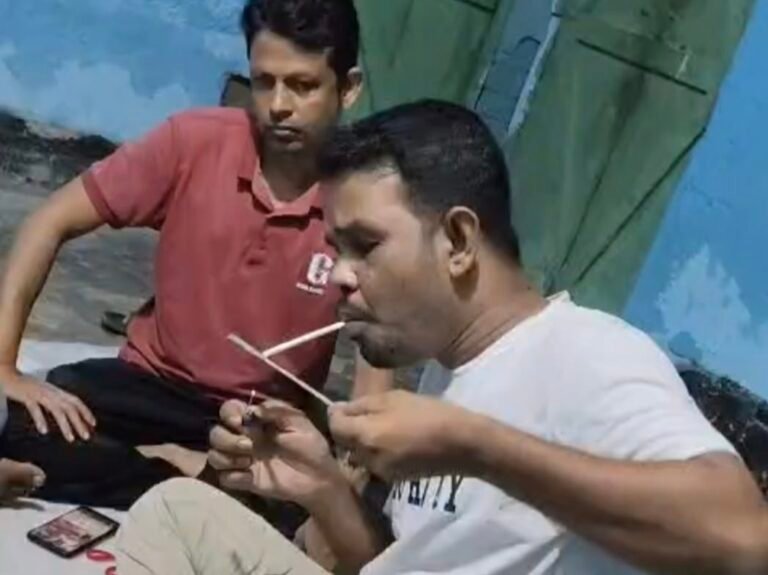 যশোরে বিএনপির ‘বিষফোঁড়া’ বিপুল মহুরির এবার ইয়াবা সেবনের ভিডিও ফাঁস 