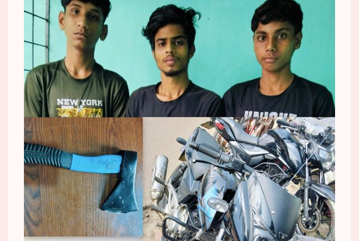 যশোর শহরে চিহ্নিত সন্ত্রাসী গ্রুপের তিন সদস্য আটক,অ/স্ত্র ও মোটরসাইকেল জব্দ