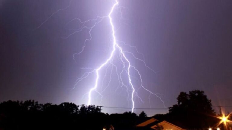 গাইবান্ধায় বজ্রপাতে দুই ভাইসহ ৪ জনের মৃত্যু