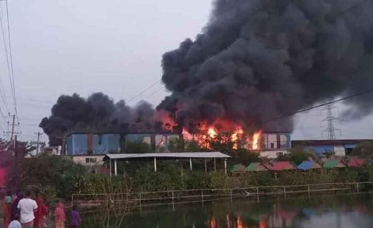কেরানীগঞ্জের গ্যাসলাইট কারখানায় আগুনে নিহত ৫