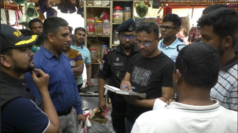 যশোরে কোটি টাকার ভোজ্য তেল মজুদ, ভোক্তা অধিকারের জরিমানা