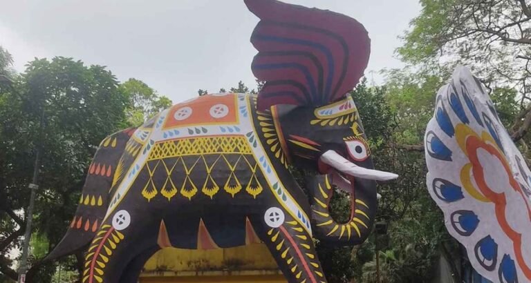 ঢাবিতে ঢোল-বাদ্যে শুরু বৈশাখী শোভাযাত্রা