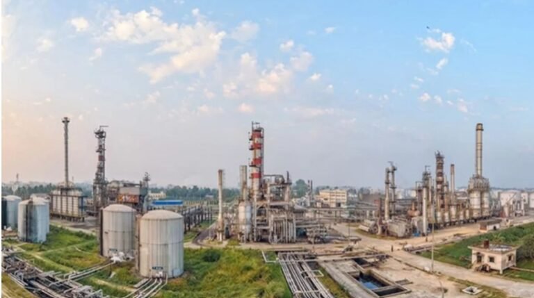 দেশের একমাত্র তেল শোধনাগার বন্ধ ঘোষণা