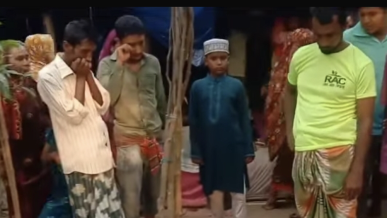 নওগাঁয় একই পরিবারের ৪ জনকে গলা কেটে হত্যা