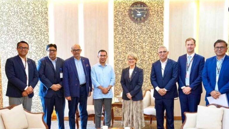 প্রধানমন্ত্রীর সঙ্গে টেলিনর সিইও-র সাক্ষাৎ