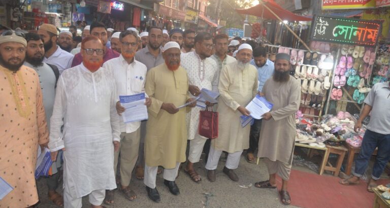 গণভোটের রায় বাস্তবায়নের দাবিতে ১১ দলীয় জোটের লিফলেট বিতরণ