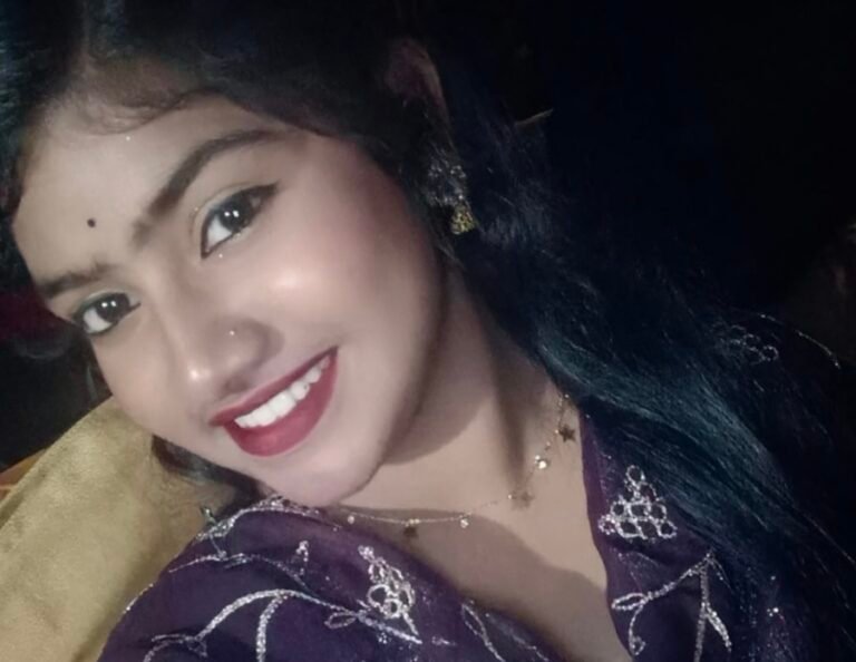 যশোরে স্কুলছাত্রী অপহরণ: ৯দিনেও উদ্ধার না হওয়ায় থানায় গিয়ে কান্নায় ভেঙে পড়লেন স্বজনরা