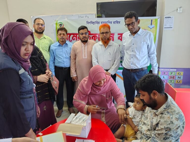 ইন্টারন্যাশনাল পিস স্কুলে শিক্ষার্থীদের হামের টিকাদান কর্মসূচি