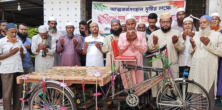 যশোরে মুন্সি নাজমুলের সৌজন্যে আত্ম কর্মসংস্থান সৃষ্টির লক্ষ্যে ইঞ্জিন চালিত ভ্যান প্রদান