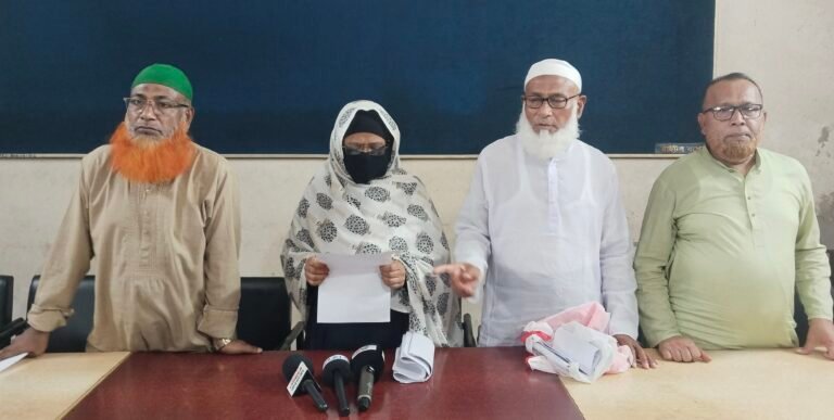 যশোরে জমি দখল ও প্রাণনাশের হুমকির অভিযোগে সংবাদ সম্মেলন