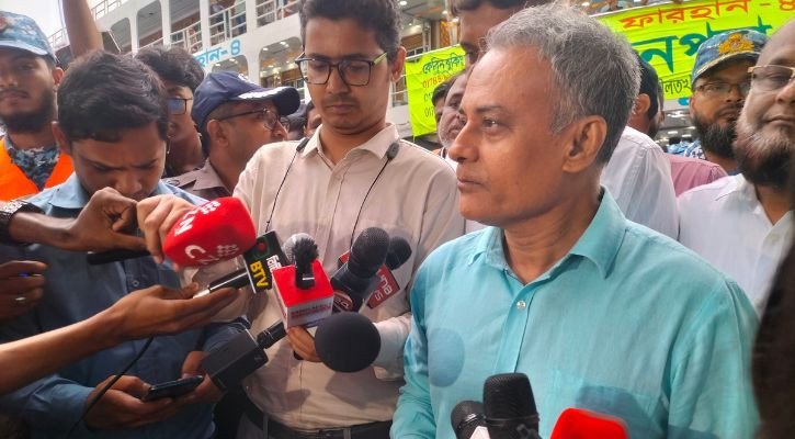 সরকার নির্ধারিত ভাড়ার চেয়েও কম নিচ্ছেন লঞ্চ মালিকরা: নৌমন্ত্রী রবিউল
