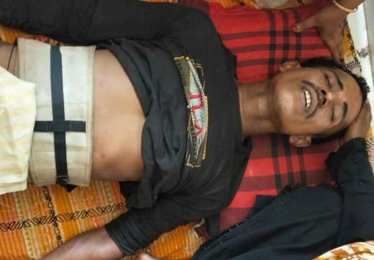 নাভারণে মোটরসাইকেল-ভ্যান সংঘর্ষে যুবক আহত