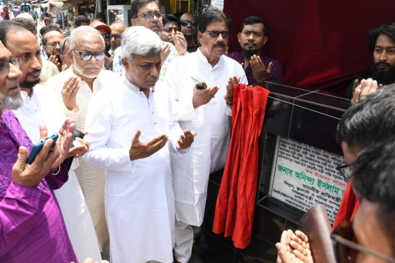 যশোর পৌরসভার পৃথক সড়ক উন্নয়ন, ড্রেন নির্মাণ এবং স্ট্রিট লাইট স্থাপন কাজের উদ্বোধন