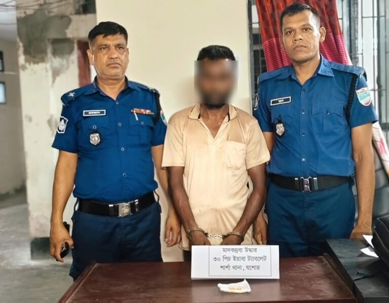 শার্শায় ইয়াবাসহ মাদক ব্যবসায়ী আটক, জব্দ ভ্যান ও নগদ টাকা