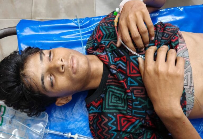 ধান বিক্রিকে কেন্দ্র করে বাঘারপাড়ায় পিতা-পুত্রকে ছুরিকাঘাত