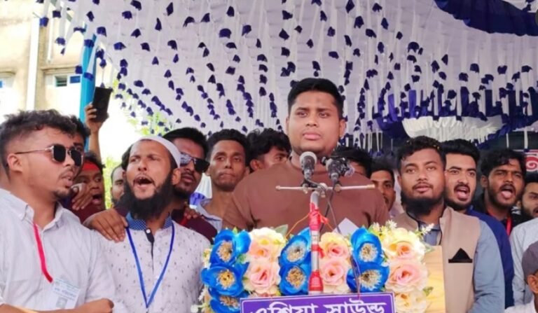 সরকারের প্রতি মানুষের আস্থা তলানিতে ঠেকছে: হাসনাত