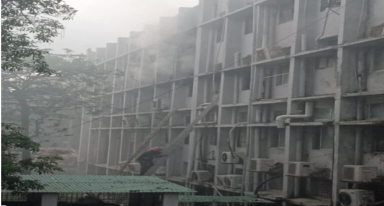 খুমেক হাসপাতালে আগুন