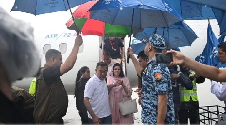 বৃষ্টি উপেক্ষা করেই শাহজালাল মাজারে প্রধানমন্ত্রী