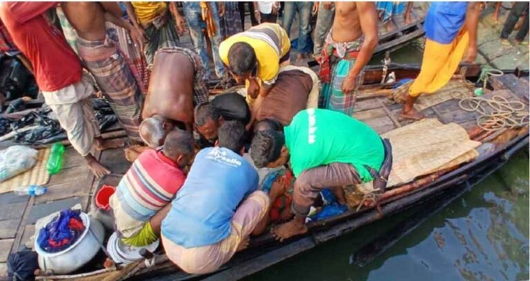 সুন্দরবনে মৌয়ালের ওপর হঠাৎ ঝাপিয়ে পড়ল বাঘ, অতঃপর…