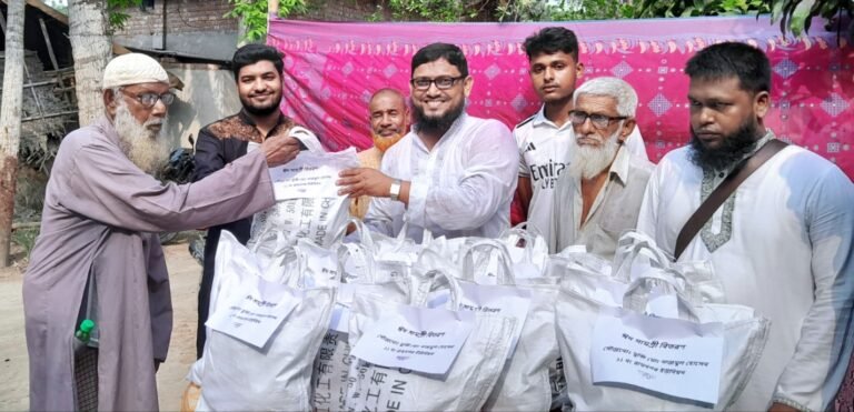 যশোর রামনগরে ৭০ পরিবারের মাঝে ঈদ সামগ্রী বিতরণ 