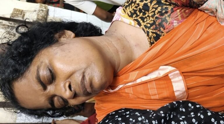 যশোরে স্বামীর দায়ের কোপে গৃহবধূ আহত