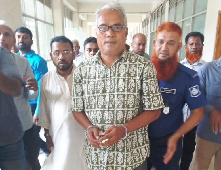 যশোরে আওয়ামী লীগের সহ-সভাপতি ও কলেজ অধ্যক্ষ নাশকতা মামলায় আটক পরিবারের প্রতিবাদ
