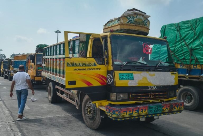 ঈদ ছুটি শেষে বেনাপোল বন্দরে আমদানি-রপ্তানি শুরু
