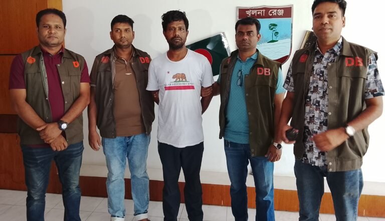 যশোরে আটক চিহ্নিত সন্ত্রাসী খোড়া কামরুলের অস্ত্র মামলায় দুই দিনের রিমান্ড 
