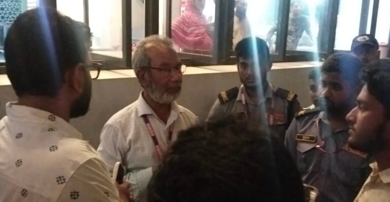 যশোরে আদ্-দ্বীন সখিনা হাসপাতালে ভুল চিকিৎসায় যুবকের মৃত্যু! বিক্ষোভ ও জুতা নিক্ষেপ
