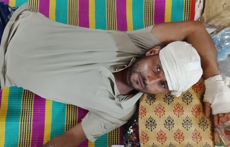 যশোরের ঝিকরগাছায় জমি নিয়ে বিরোধে যুবককে কুপিয়ে জখম