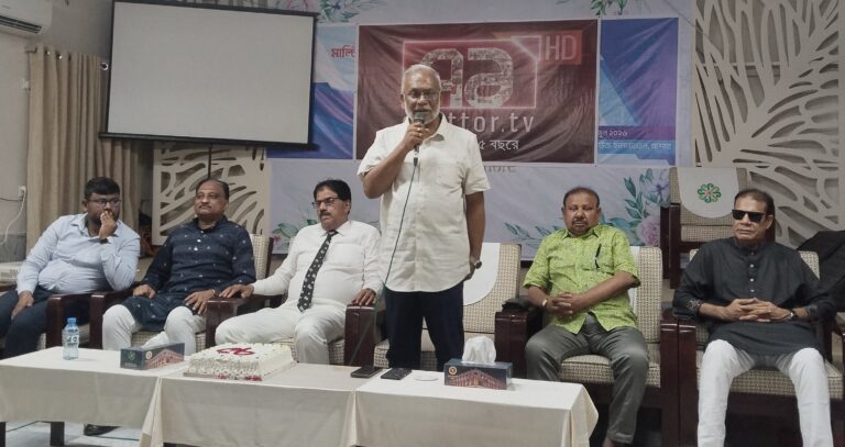 আলোচনা সভা ও কেক কাটার মধ্য দিয়ে যশোরে ৭১ টেলিভিশনের প্রতিষ্ঠাবার্ষিকী উদযাপন