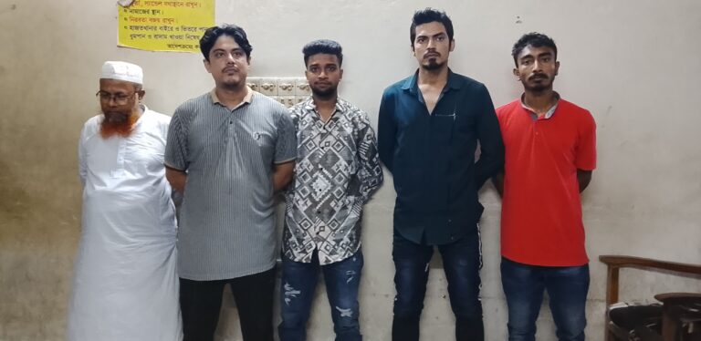 যশোরে বাসে অগ্নিসংযোগ: বিশেষ ক্ষমতা আইনের মামলায় আওয়ামী লীগের ৫ আসামি কারাগারে