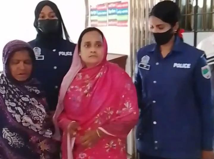 যশোর জেনারেল হাসপাতাল থেকে সরকারি মালামাল চুরি,দুই নারী কর্মী আটক