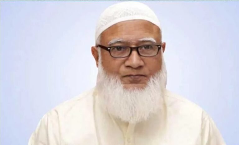 জামায়াত আমিরের ‘সারপ্রাইজ’: কি আছে প্যাকেটে?