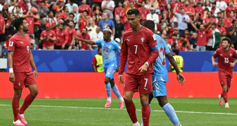 ‘রোনালদোর জেদে ডু্বছে পর্তুগাল’, একাদশ থেকে বাদ দেওয়ার দাবি