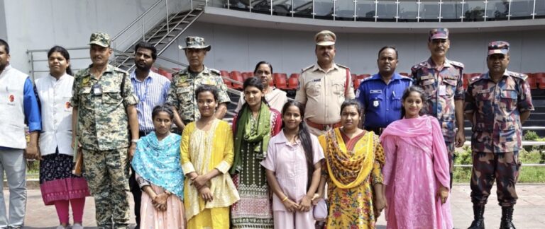 ভারতে পাচার হওয়া ৬ বাংলাদেশি নারী বেনাপোল দিয়ে দেশে ফিরলেন