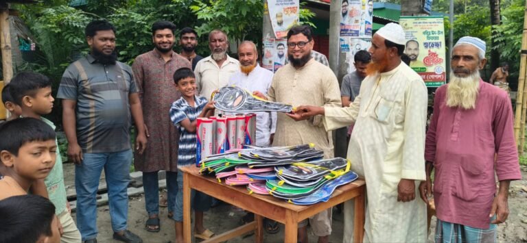 যশোর রামনগরে শিশুদের মাঝে খেলাধুলার সামগ্রী বিতরণ