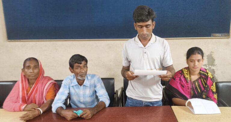 যশোর হিন্দু পরিবারকে উচ্ছেদের অভিযোগ, প্রেসক্লাব যশোরে সংবাদ সম্মেলনে বিচার দাবি
