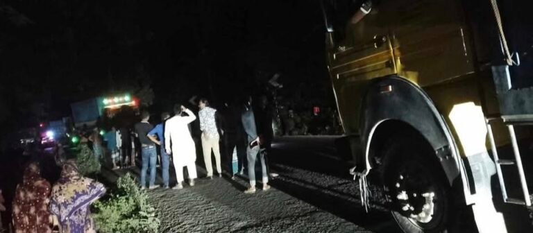 যশোরে বিএনপি নেতাকে হত্যাচেষ্টার অভিযোগ, মহাসড়ক অবরোধে বিক্ষোভ;একজন পুলিশ হেফাজতে
