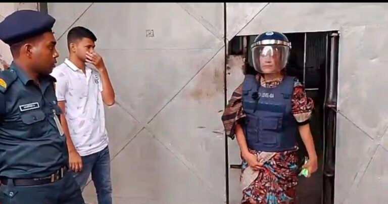 যশোর কেন্দ্রীয় কারাগার থেকে আদালতে পাঠানো হলো ৪৬ আসামি